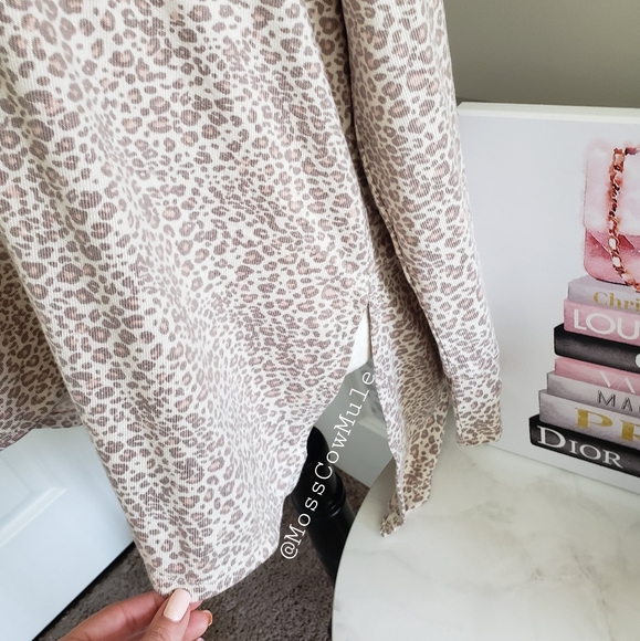 šHOST PICKš NWOT American Eagle Super Soft Leopard Sweater - Picture 5 of 7